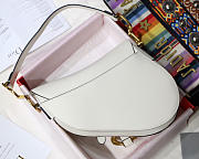 Modishbags Oblique Calfskin Leather Saddle Large Bag In White - 3