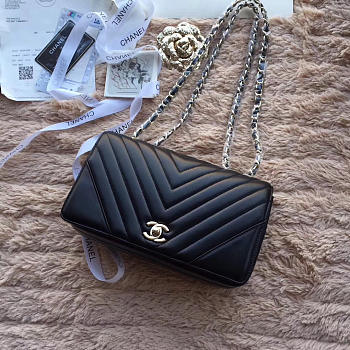 Chanel Lambskin bag Black Size 24 cm