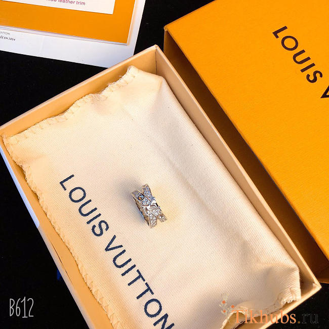 Louis Vuitton Classic Letter Ring - 1