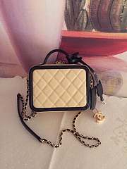 Chanel Small Caviar Vanity Bag cream yellow - 4