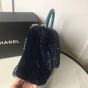 Chanel handbag in dark blue with fur - 3