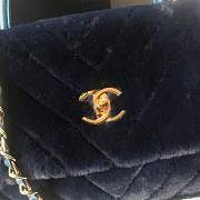 Chanel handbag in dark blue with fur - 6