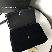 Chanel handbag in Black with fur - 5