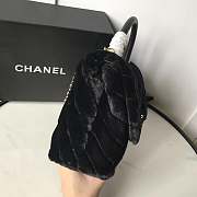 Chanel handbag in Black with fur - 3