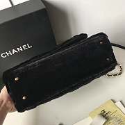 Chanel handbag in Black with fur - 4