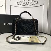 Chanel handbag in Black with fur - 6