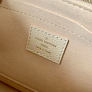 Multi Pochette Accessoires Giant Monogram Creme Leather M80447 Size 25x14.5x4.5 - 4