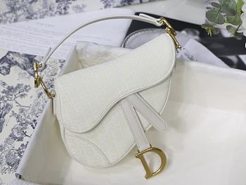 Dior-Classic Embroidery White M9001 Size 25.5x20x6.5 cm