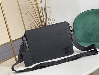 LV Messenger Bag Black M57080 Size 28x24x10 cm