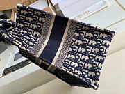 DIOR BOOK TOTE SMALL Blue Dior Oblique Embroidery M1296ZRIW_M928 Size 36.5x28x17.5 cm - 5