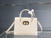 Dior 30 Montaigne St Honoré Grained Calfskin White Size 30 cm - 1