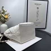 Chanel Crumpled Lambskin Mini Hobo Bag White Size 15x12.5x18 Cm - 6