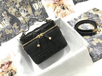 DIOR Handbag Black S5488 Size 18.5 x 13 x 10.5 cm