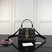 Gucci Sylvie Leathe Chain Bag Gram 470270 Size 20 x 14 x 8 cm - 1