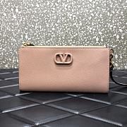 VALENTINO Garavani Logo Clutch Pink 060 Size 24.5 x 3 x 12 cm - 1