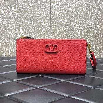 VALENTINO Garavani Logo Clutch Red 060 Size 24.5 x 3 x 12 cm