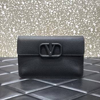 VALENTINO Garavani Logo Clutch Black 065 Size 22 x 2.5 x 11 cm