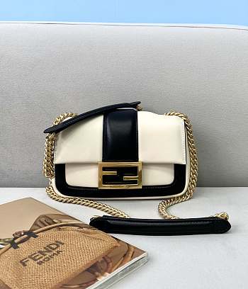 Fendi Baguette Chain Bag White 70220s Size 19 × 5 × 10 cm