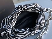 Bottega Veneta 20 Zebra Color 6708 Size 31 x 12 x 16 cm - 2