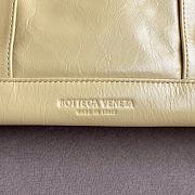 Bottega Veneta Medium Crossbow Bag Cream 33 x 27 x 14 cm - 3