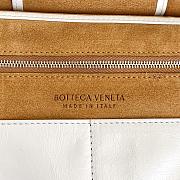 Bottega Veneta Medium Crossbow Bag White 33 x 27 x 14 cm - 2