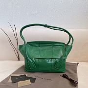 Bottega Veneta Medium Crossbow Bag Green 33 x 27 x 14 cm - 4