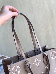 LV ONTHEGO Medium Hand Bag Elephant Grey M45494 Size 34 x 26 x 13 cm - 6