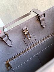 LV ONTHEGO Medium Hand Bag Elephant Grey M45494 Size 34 x 26 x 13 cm - 2