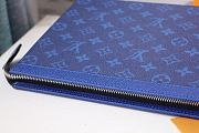 LV Pochette Voyage MM Monogram Eclipse in Blue M61692 Size 27 x 21 x 3 cm - 6