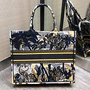 Dior Tote Book Flower Embroidery Size 42 cm - 3