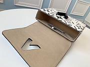 Louis Vuitton Twist Handbag White Flower M50282 Size 23 x 18 x 8 cm  - 2
