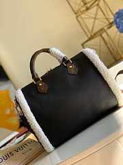 LV Speedy Bandoulière 30 Other Leathers M56966 Size 30 x 21 x 17 cm  - 4