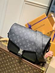 LV New Messenger Louis Vuitton M30746 Size 29 x 23 x 11.5 cm - 1