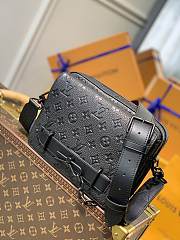 LV Steamer Messenger Taurillon Monogram M57307 Size 23.5 x 17 x 6 cm - 1