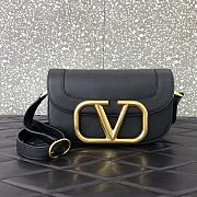 Valentino V Logo Retro Saddle Bag Black 2009 Size 26.5 x 9 x 16 cm - 1