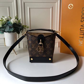 Louis Vuitton Monogram Reverse Bento Box Bag M43518 Size 15 x 16 x 7 cm