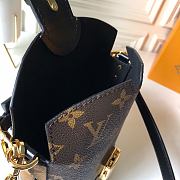 Louis Vuitton Monogram Reverse Bento Box Bag M43518 Size 15 x 16 x 7 cm - 2