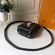 Louis Vuitton Monogram Reverse Bento Box Bag M43518 Size 15 x 16 x 7 cm - 3