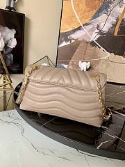 LV New Wave Chain Bag H24 In Apricot M58552 Size 24 x 14 x 9 cm - 3