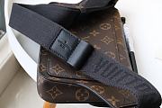 Louis Vuitton Monogram S Lock Sling Bag M45807 Size 21 x 15 x 4 cm - 4