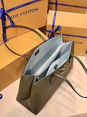 Louis Vuitton Lockme Shopper Green M57345 Size 42 x 28 x 15 cm - 5