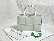 Bottega Veneta Mini Tote 652876 Size 30 x 20 x 11.5 cm - 1