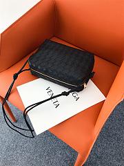 Bottega Veneta Small Messenger Bag Black 666689 Size 22 x 15 x 8 cm - 4