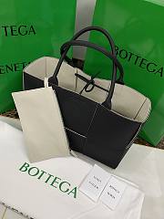 Bottega Veneta Arco Tote Black 609175 Size 38 x 14 x 24.5 cm - 5