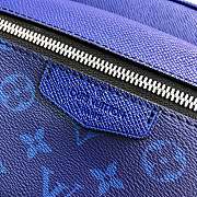 Louis Vuitton Outdoor Messenger Taiga Blue M30233 Size 29.5 x 20 x 10.5 cm - 5