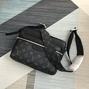 Louis Vuitton Outdoor Messenger Taiga Black M30233 Size 29.5 x 20 x 10.5 cm - 3