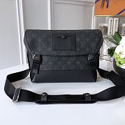 LV Messenger PM Voyager M40511 Size 32 x 23 x 9 cm - 1