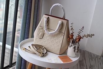 Louis Vuitton Fold Tote MM Embossing White M45409 Size 23 x 28 x 19 cm