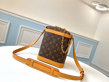 Louis Vuitton Single Shoulder Bag M61111 Size 18 x 11 x 22 cm
