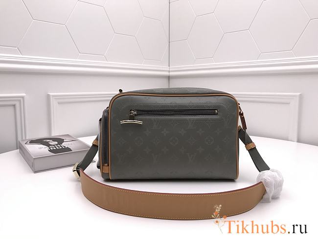 Louis Vuitton Monogram Titanium Canvas Camera Bag M43884 Size 32 x 20 x 11 cm - 1